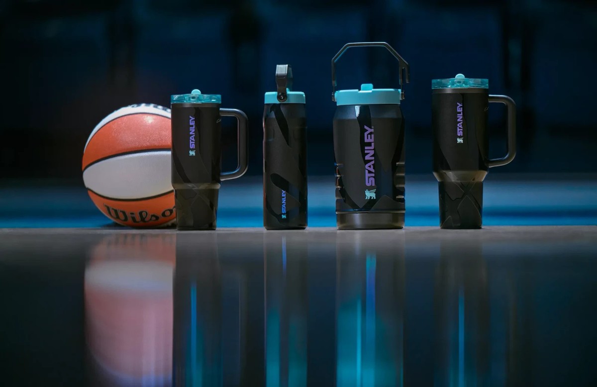 Limited Stanley 1913 x Caitlin Clark 64 oz. IceFlow™ Flip Straw