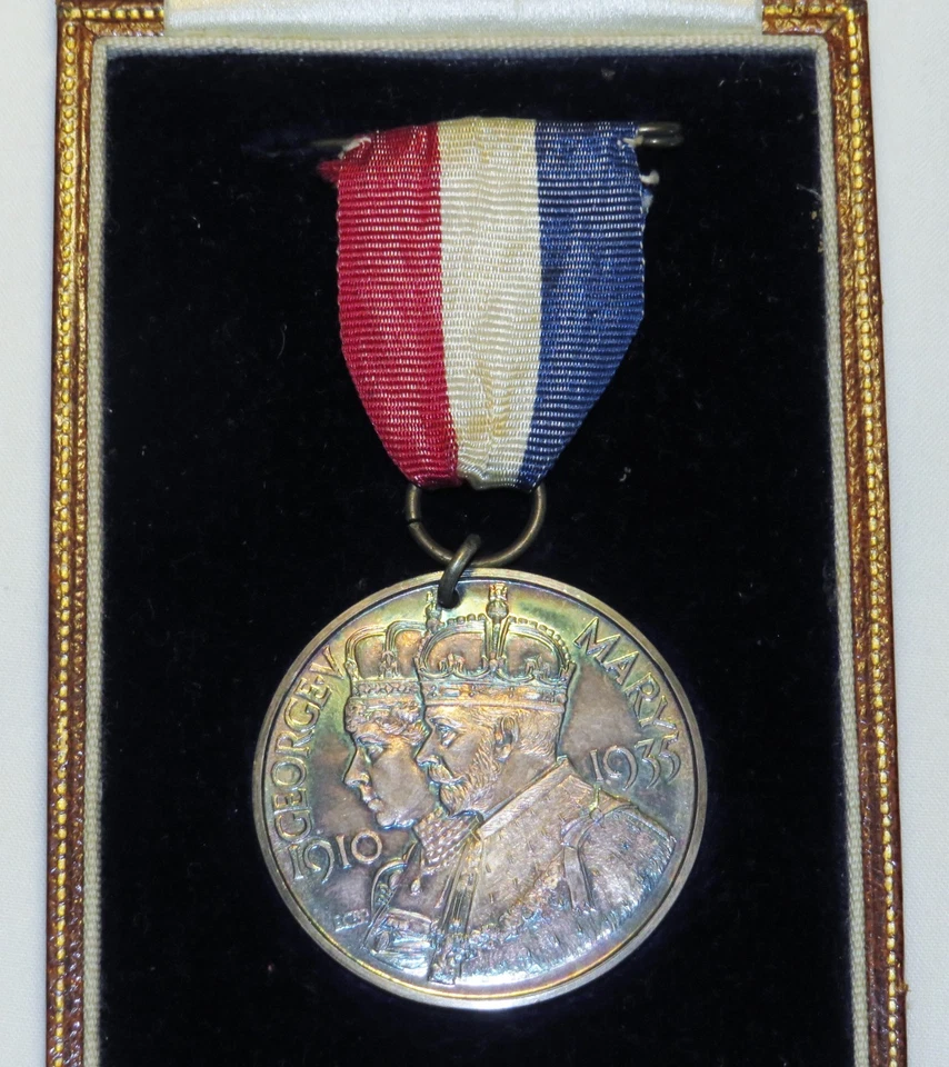 1910-35 George V & Queen Mary Sterling Silver Jubilee Medal Original Case - Image 4 of 4
