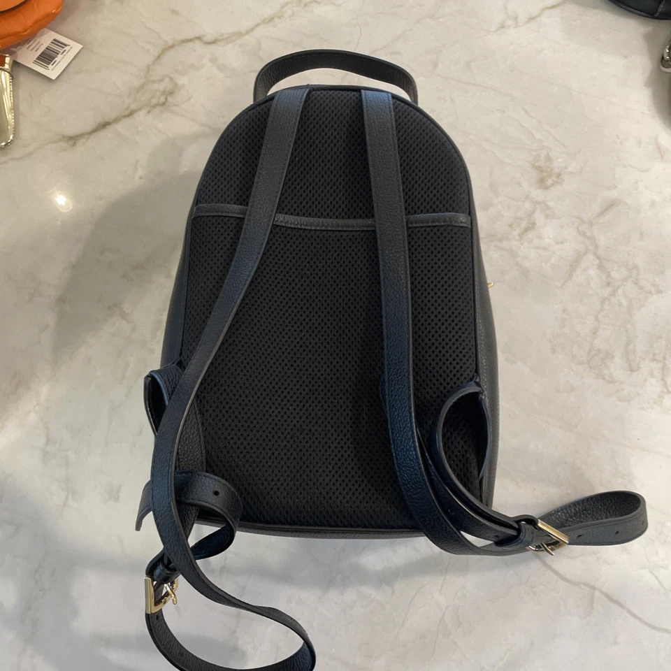 Mochila pequeña FURLA de cuero genuino talla S/M crema y negro EXCELENTE dos tonos Foto 3 de 4