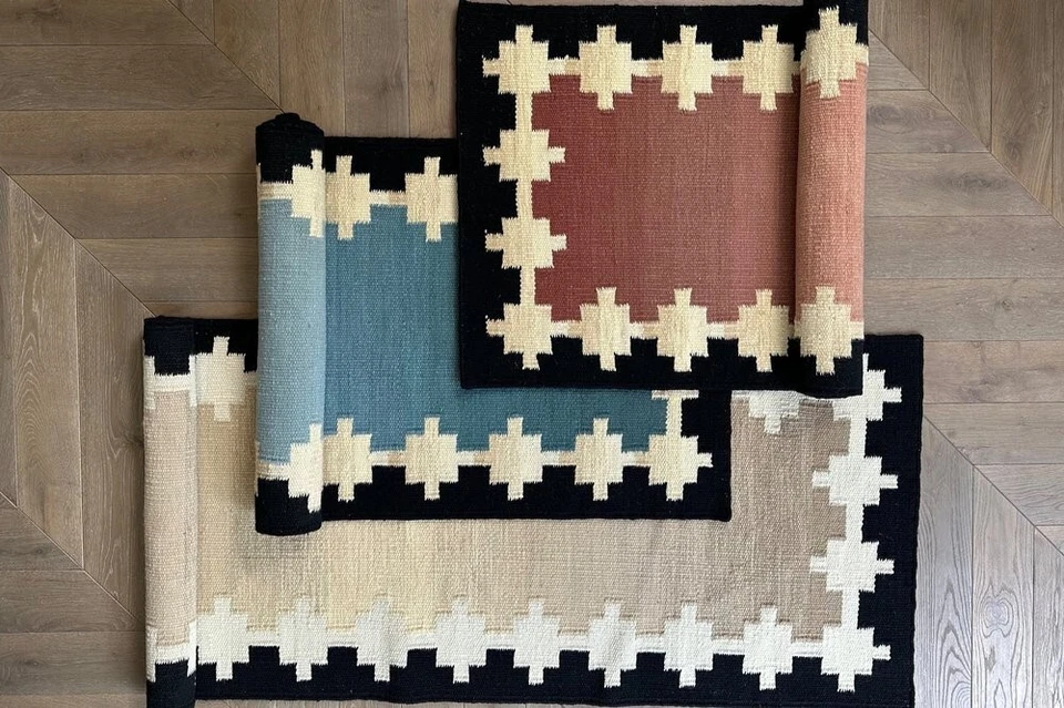 Alfombra boho de lana Kilim azul hecha a mano alfombra oriental marroquí vintage frontera suroeste Foto 2 de 4