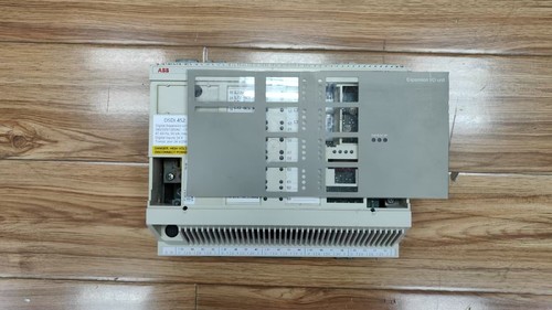 ABB DSAX 452 5712289-A Surge Arrester Image 1 of 3