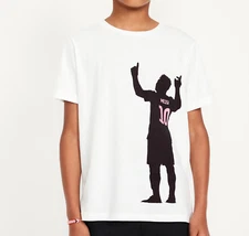 Messi Silhouette Pose Boy's White T-Shirt. US Boy's Sizes S-XL. New in Polybag!