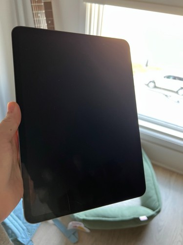 Apple iPad Pro 3rd Gen 256GB, Wi-Fi, 11 in - Space Gray - Picture 2 of 4