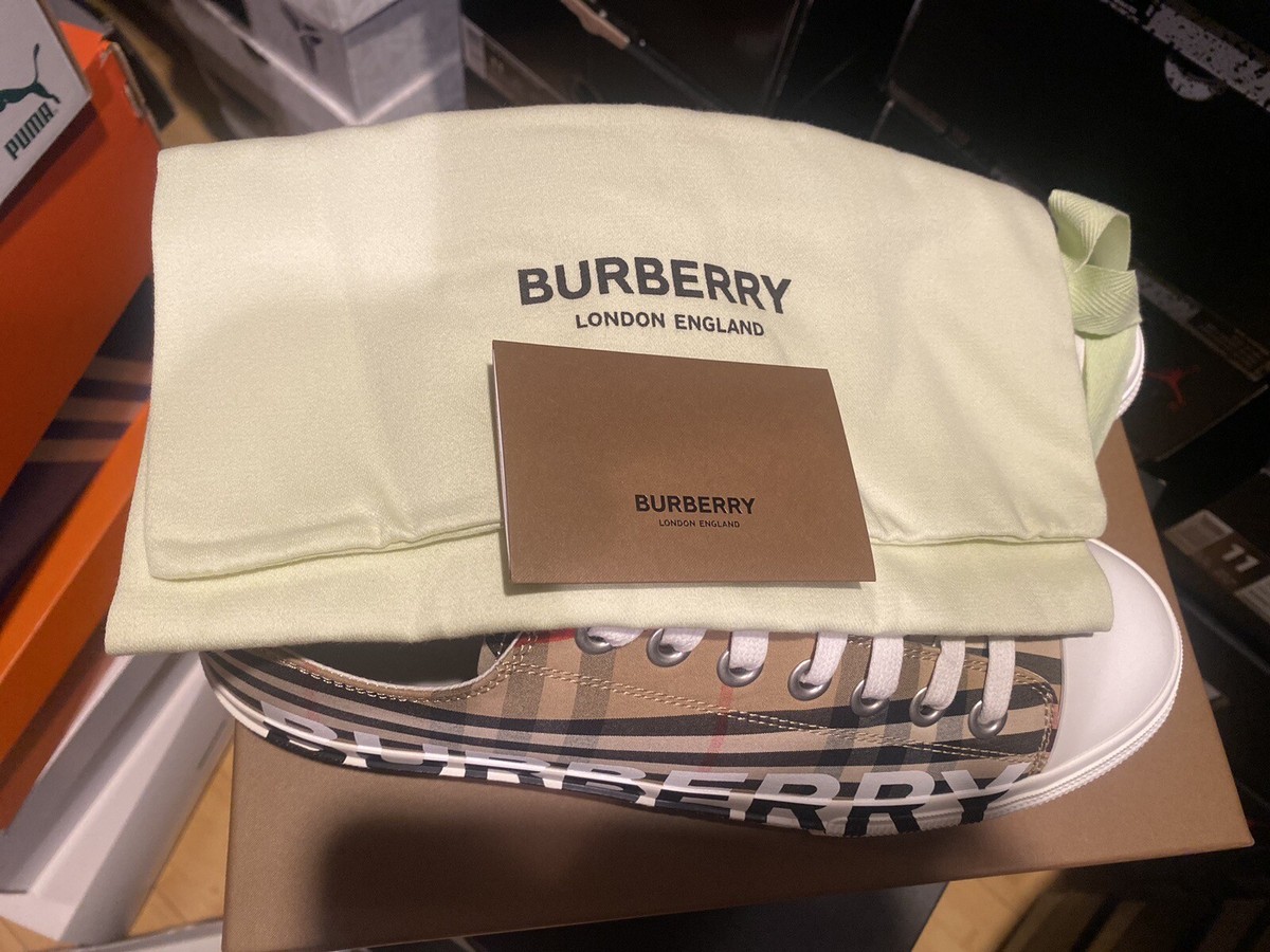 Burberry 8113129C1343 関税送料込 チェックフード コットン ジップフーディー (ブラック