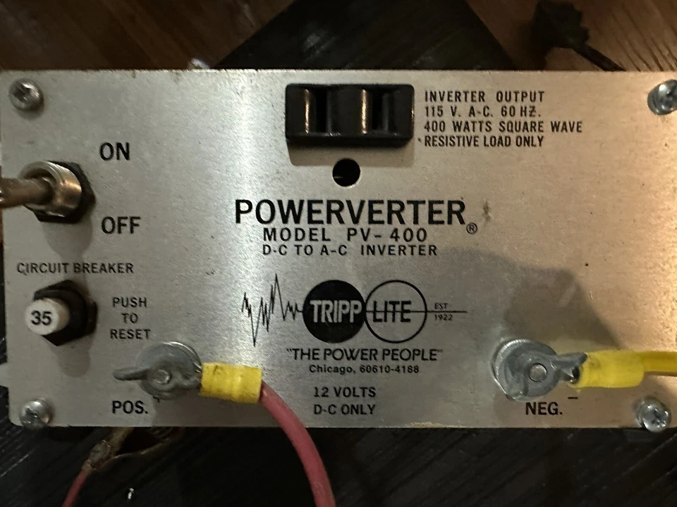 Tripp Lite PV 200 PowerVerter 200w 12v DC a 117v AC - Inversor de energía automotriz Foto 2 de 4