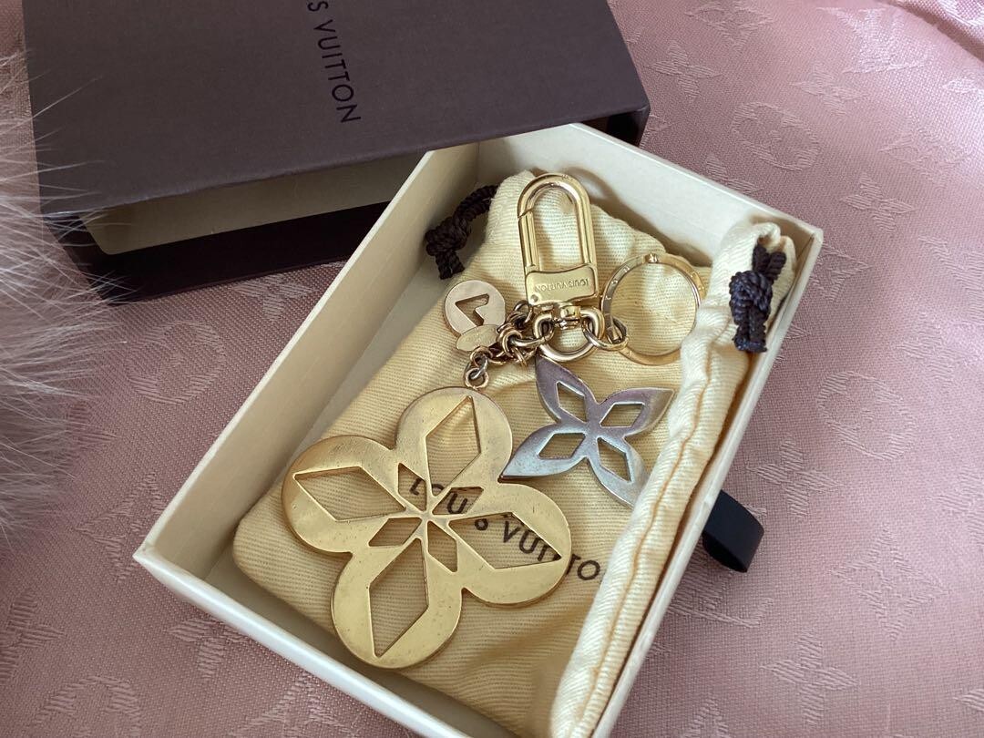 Louis Vuitton M00002 Malletage Blossom Gold Silver Key Chain Louis Vuitton M00002 Malletage Blossom Gold Silver Key Chain