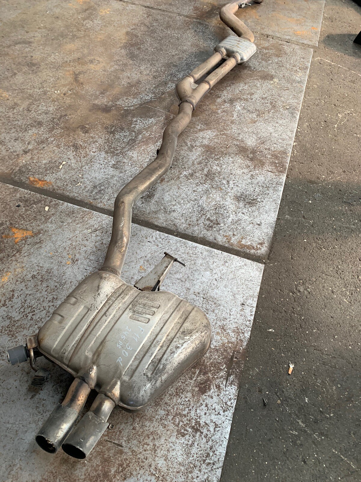 BMW 5er F11 F10 530d LCI Auspuff Endschalldämpfer Abgasanlage  