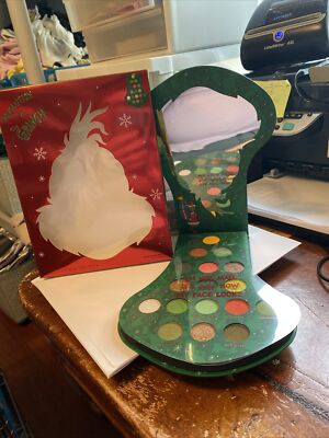 Revolution x The Grinch Shadow Palette 17 Eyeshadows nib