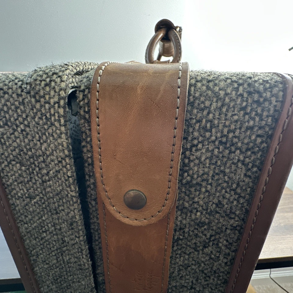 Vintage HARTMANN Suitcase Tweed + Leather Trim Luggage 21” -Combo Lock - Image 4 of 4