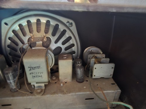 Radio a valvole AM Zenith K526 1953 custodia in bachelite art deco USA - testata - Foto 7 di 9