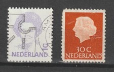 Lot 2 Timbres Pays-Bas : Reines : Reine Beatrix 1G & Juliana 30c