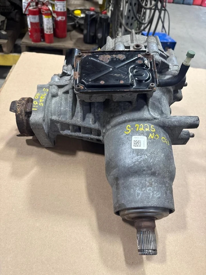 2015-2017 Chrysler 200 Rear Axle Differential Carrier Assembly AWD OEM - Image 2 of 4