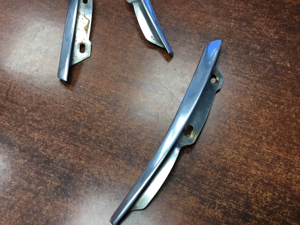 Ford Torino Ranchero GT Cobra 1970 1971 usado guardabarros delantero molduras de labios molduras Foto 3 de 4