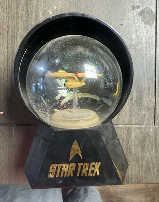Vntg Wilton Designs Star Trek USS Enterprise NCC-1701 Lighted Globe Dome w/Stand