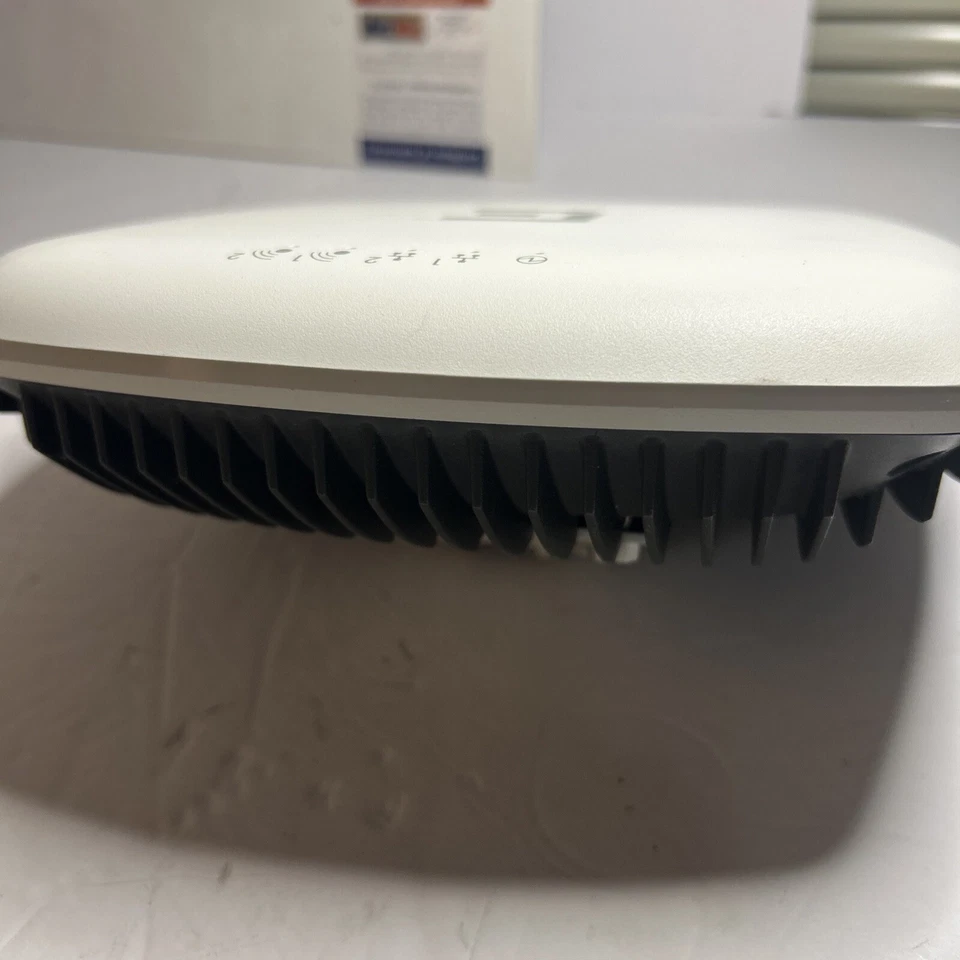 Extreme Networks WS-AP3935i-FCC 802.11ac Wireless Access Point-UNTESTED - Image 3 of 4