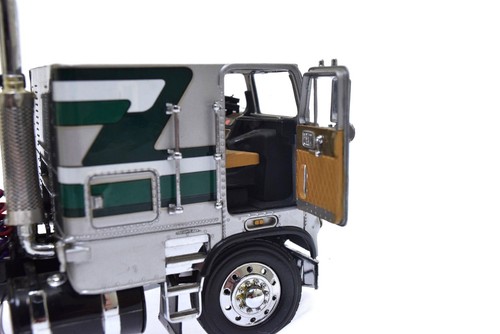 Franklin Mint 1979 Refrigeration Freightliner Silver Tractor and trailer 1:32 - Picture 10 of 23