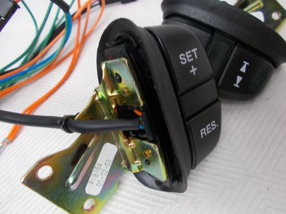 Interruptor de volumen de control de crucero YUH100751LNF se adapta a Land Rover Freelander 2002 2003 Foto 2 de 4