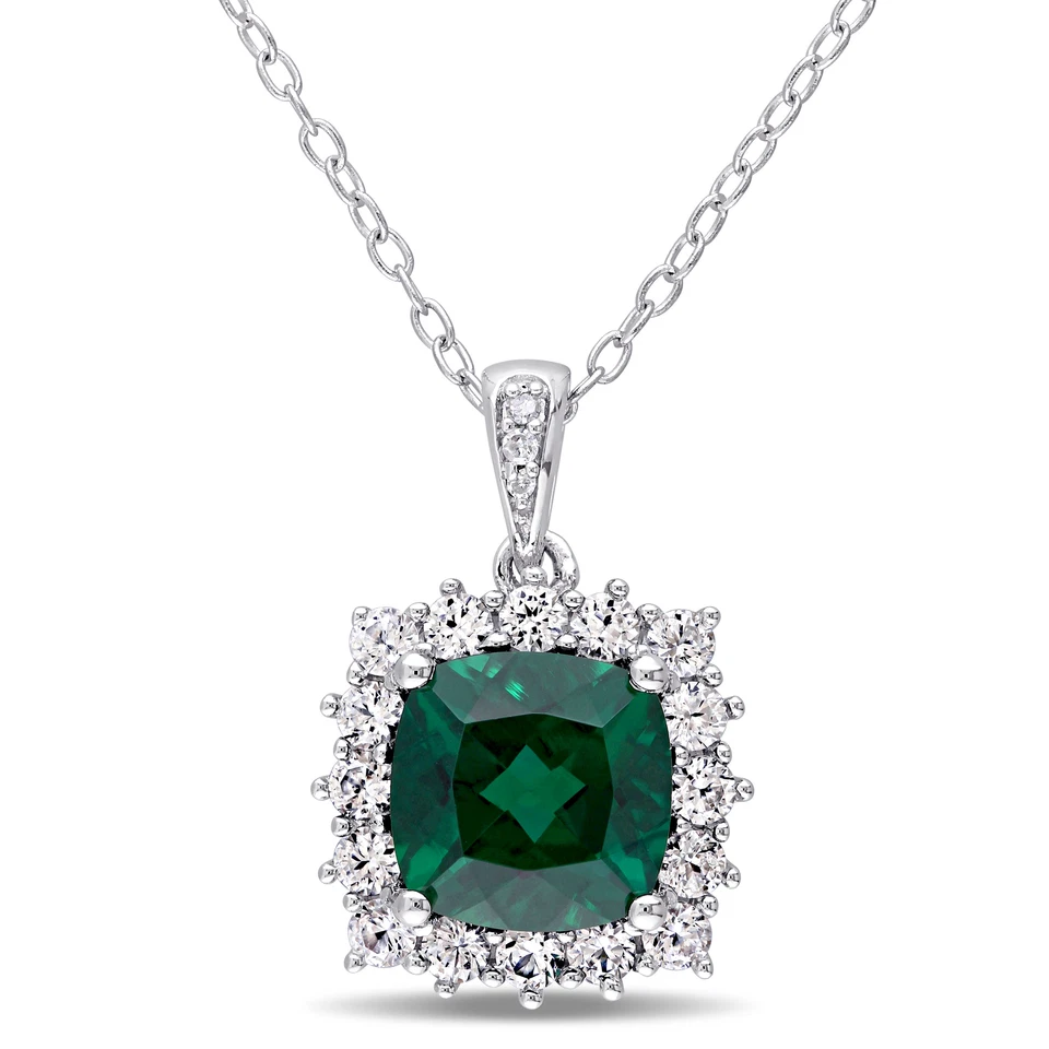 Colgante con halo de diamantes y esmeralda creada en plata de ley Amour
