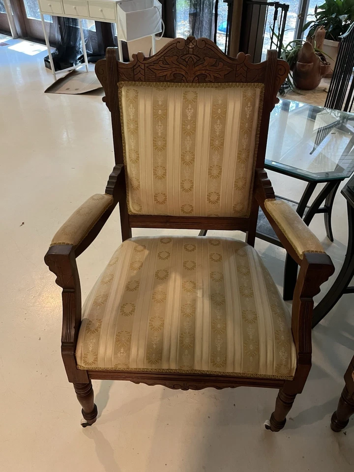 伊斯特莱克维多利亚风格古董手工雕刻长椅双人沙发和椅子 — 第 3/4 张图片