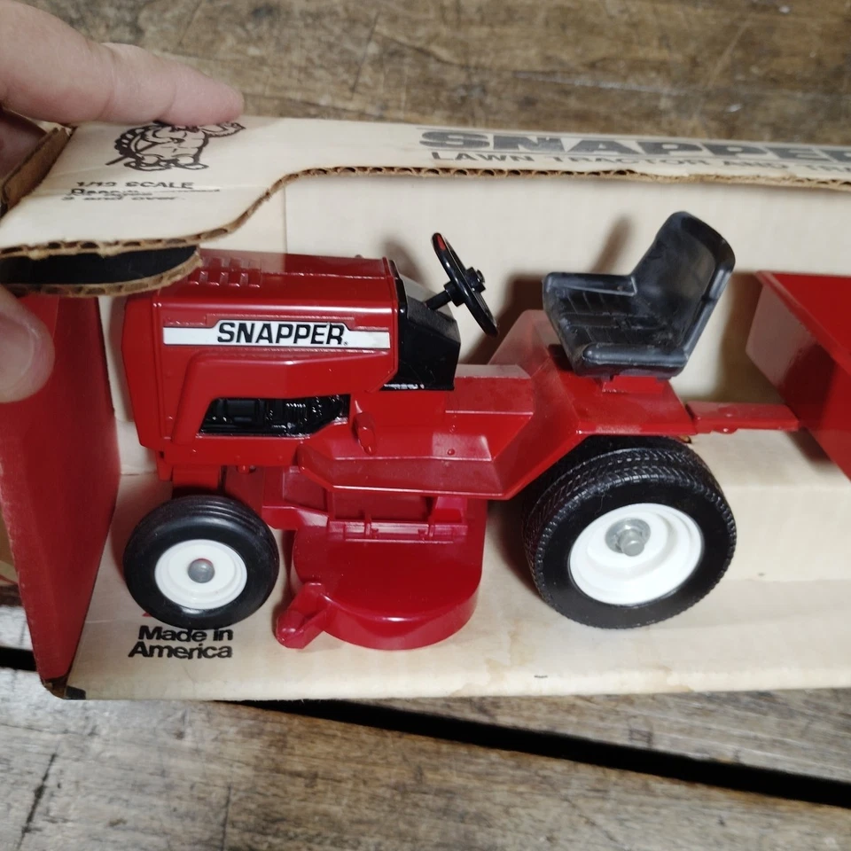 Snapper Lawn Tractor Trailer Ertl 1/12 Scale Scale Models Lawn Chief Mower Bank - Image 4 of 4