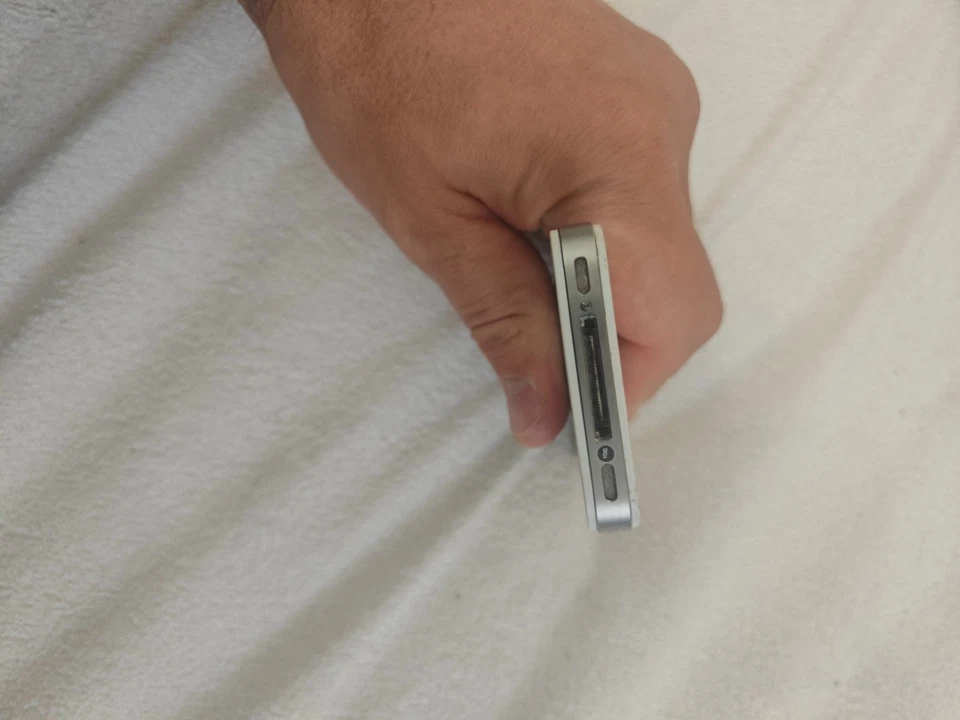 Apple iPhone 4 A1332 8gb Bianco White 3825 - Immagine 3 di 4