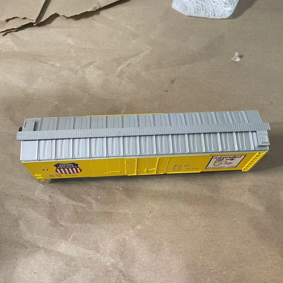 Union Pacific Automated Railway 50' vagón de caja modelo tren de ferrocarril carga acolchada Foto 4 de 4