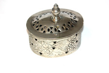 Boite à bijoux ovale en métal argenté ajourée 