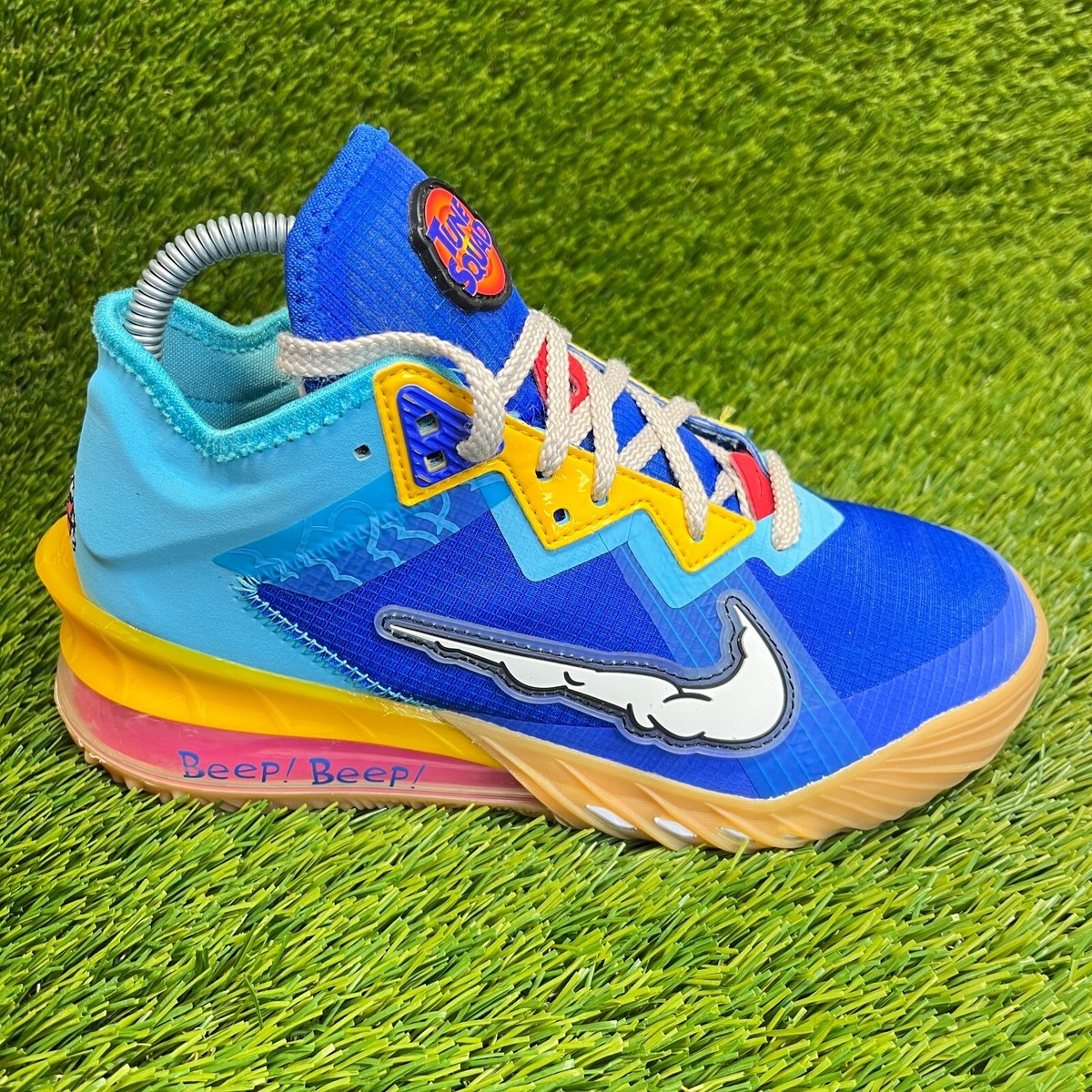 SPACEPLAYERS × NIKELEBRON 18 LOW WILE E Nike LeBron 18 Low Wile E. vs Roadrunner Space Jam Men's