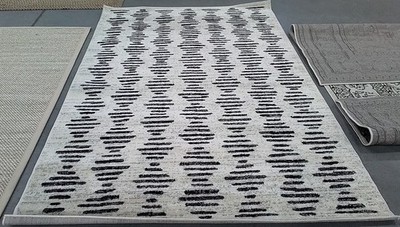 IVORY / BLACK 6'-7'' x 8'-7'' Back Stain Rug, Reduced Price 1172794374 TUL644A-6
