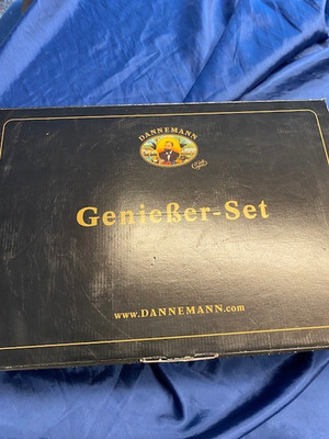 Geniesser Espresso mit  Bialetti, Kaffeebohnen und Tassen Dannemann Vintage Rar