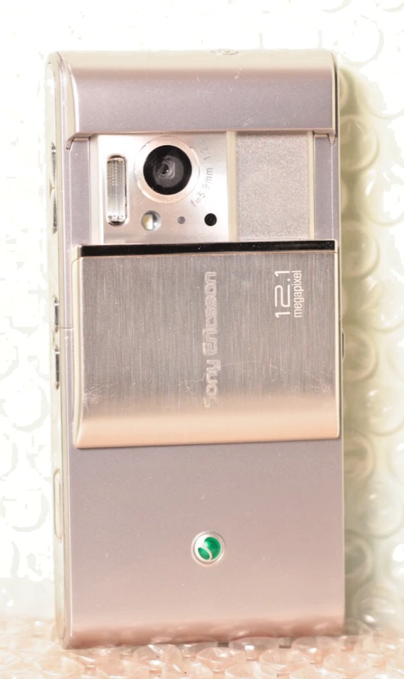 Sony Ericsson Satio U1i Silver con batteria senza alimentatore fotocamera 12.1MP - Immagine 3 di 4