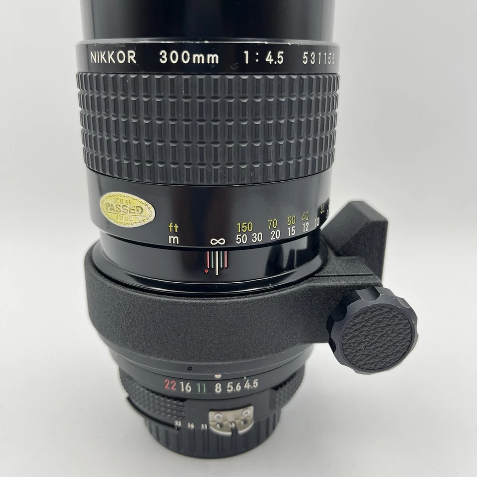 Nikon NIKKOR 300mm 1:4.5 Lens - AI-S Type Mount - Both Caps, Sky Filter and Bag - Image 2 of 4
