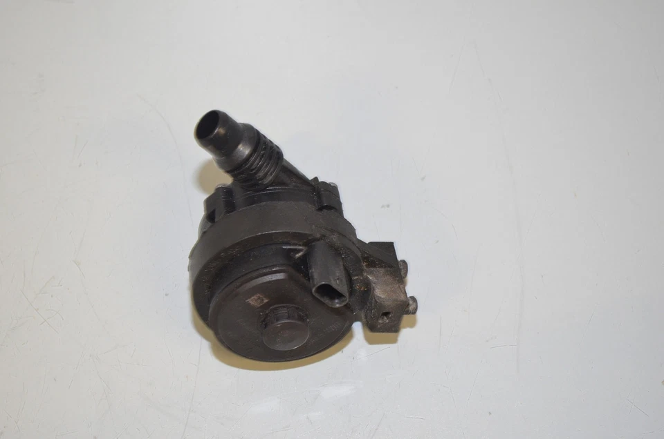 BMW G01 X3 Xdrive 30e G20 G21 G30 G31 G32 G11 G12 Auxiliary Coolant Pump 8840614 - image 4 of 4