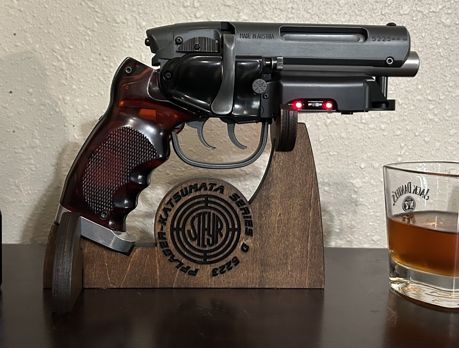 Tomenosuke Paragon FX Blade Runner Blaster Wood Display Stand 1/2” Thick Steyr
