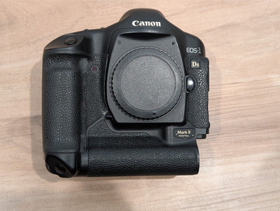 PARTS-READ!! Canon EOS 1Ds Mark II 16.7 MP Digital SLR Camera Body Only