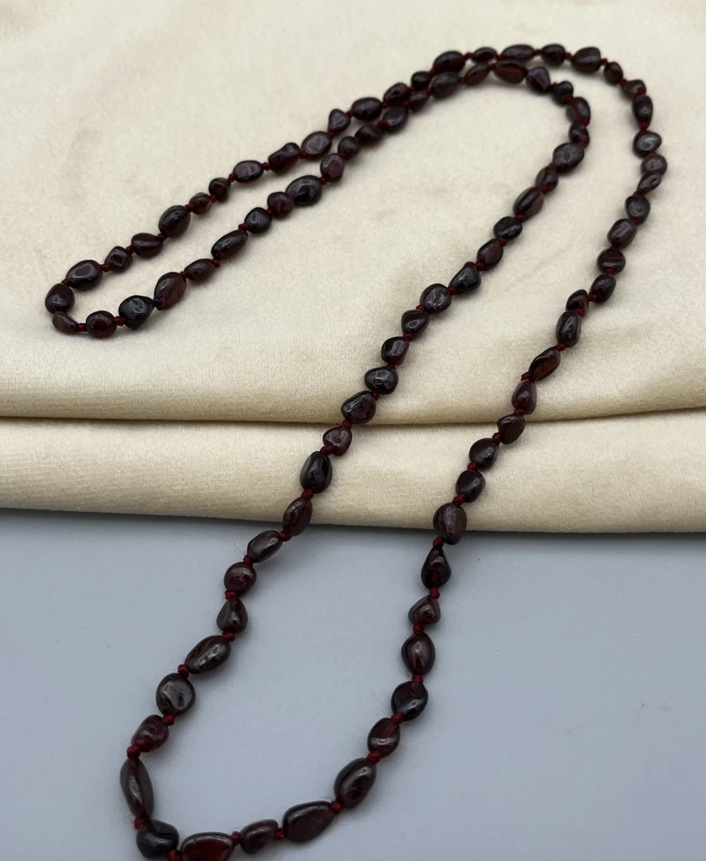 Vintage natural garnet nugget bead necklace 77cm hand knotted deep red 40g - Image 4 of 4