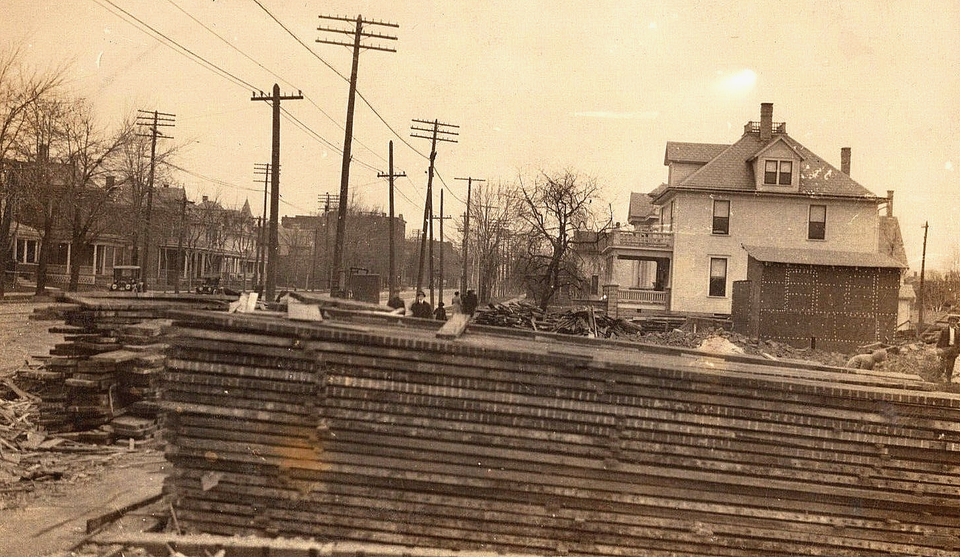 VINTAGE PHOTO POSTCARD OLD ANTIQUE PICTURE HOME CONSTRUCTION ROAD CARS ...