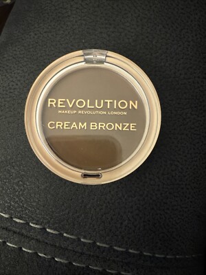 Makeup Revolution London Cream Bronze / Bronzer / Light / 0.24 oz.