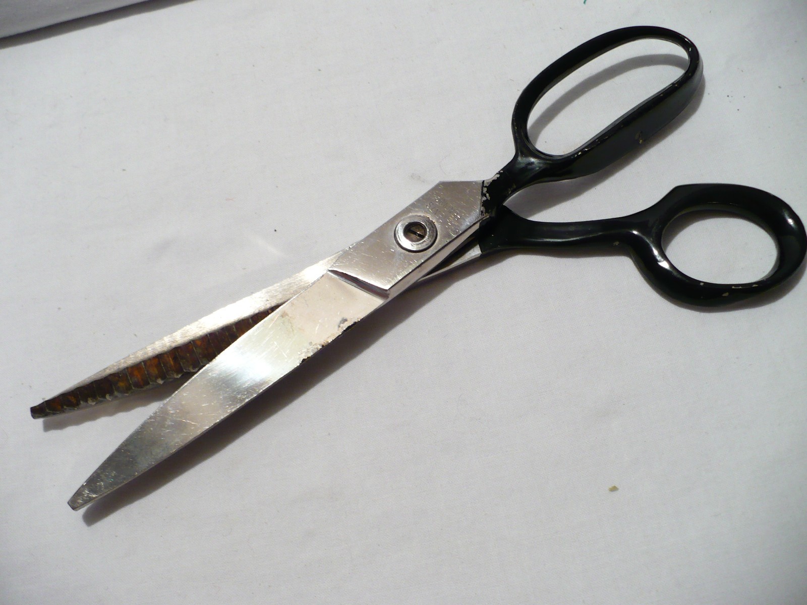 Vtg JOY 9 1/2" SuperEdge Pinking Shears Sewing Scissors Wavy