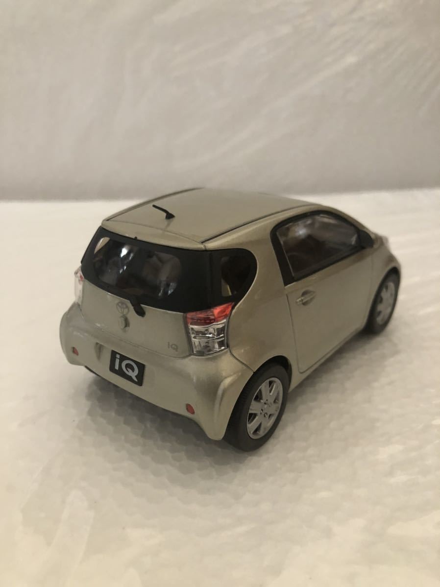 1 24 Toyota iQ Non sale Color Sample Miniature Car Silky Gold - Image 2
