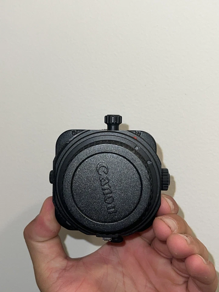 Объектив Canon TS-E 24 мм f/3.5L Tilt-Shift с капотом EW-75BII - Изображение 3 из 4