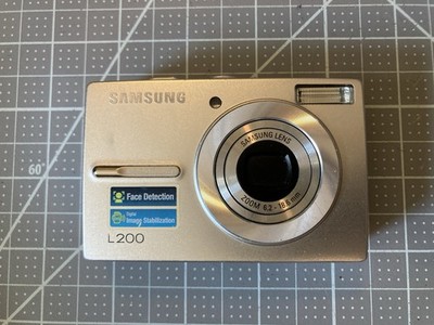 Samsung L200 10.2MP Digital Camera Silver * Lens Issue *