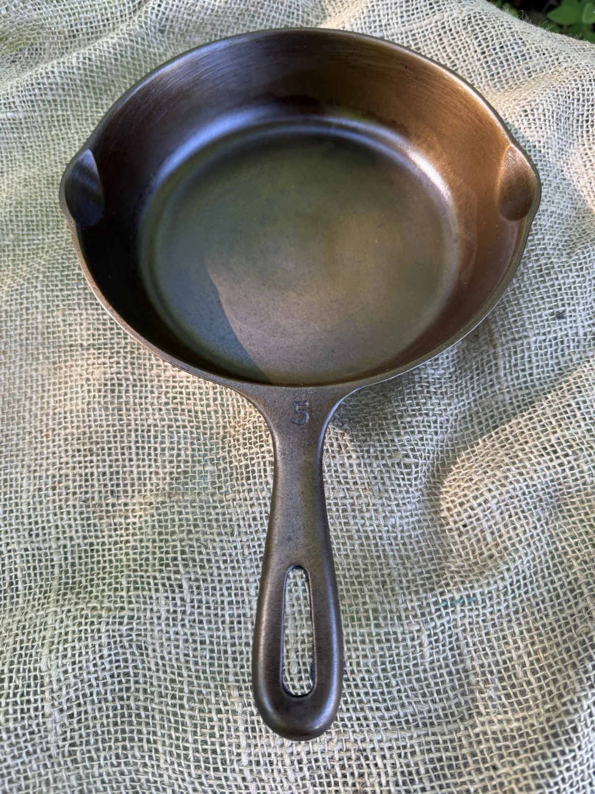 Vintage Unmarked Wagner Ware Cast Iron Skillet No. 5