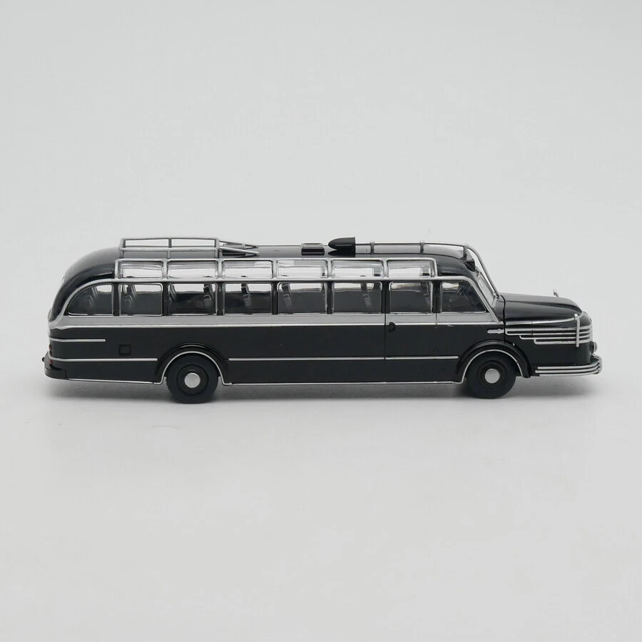 Diecast IXO 1:72 Scale Krupp Hubertia Tiian German Luxury Bus Car Model Toy - Image 4 of 4