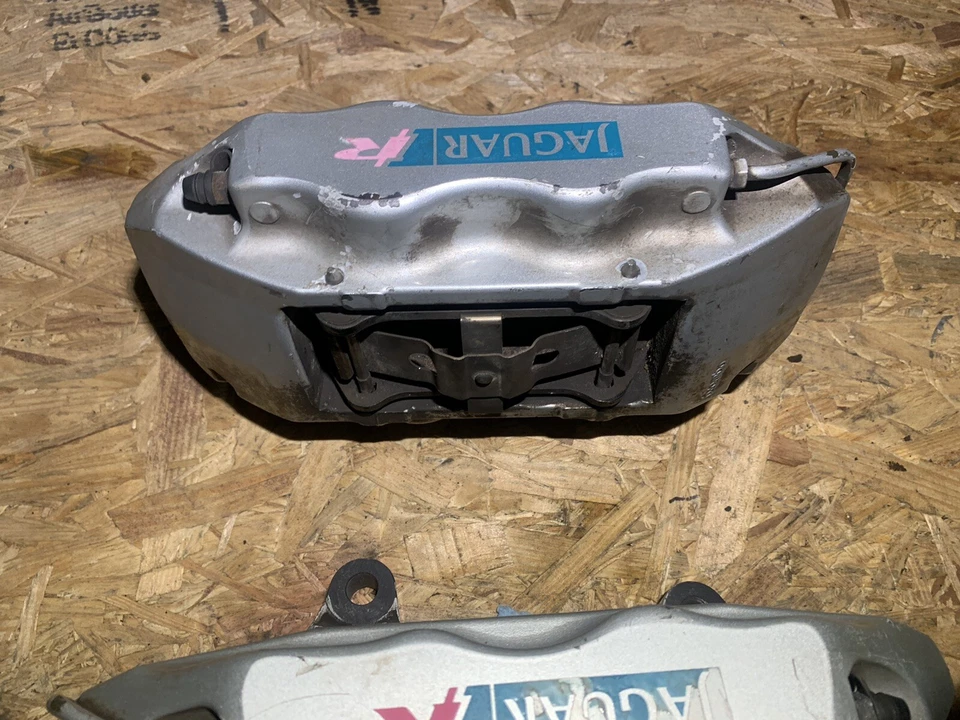 Juego de pinzas de freno delanteras Brembo izquierda derecha OEM 2003-08 Jaguar S-Type XJR Foto 4 de 4