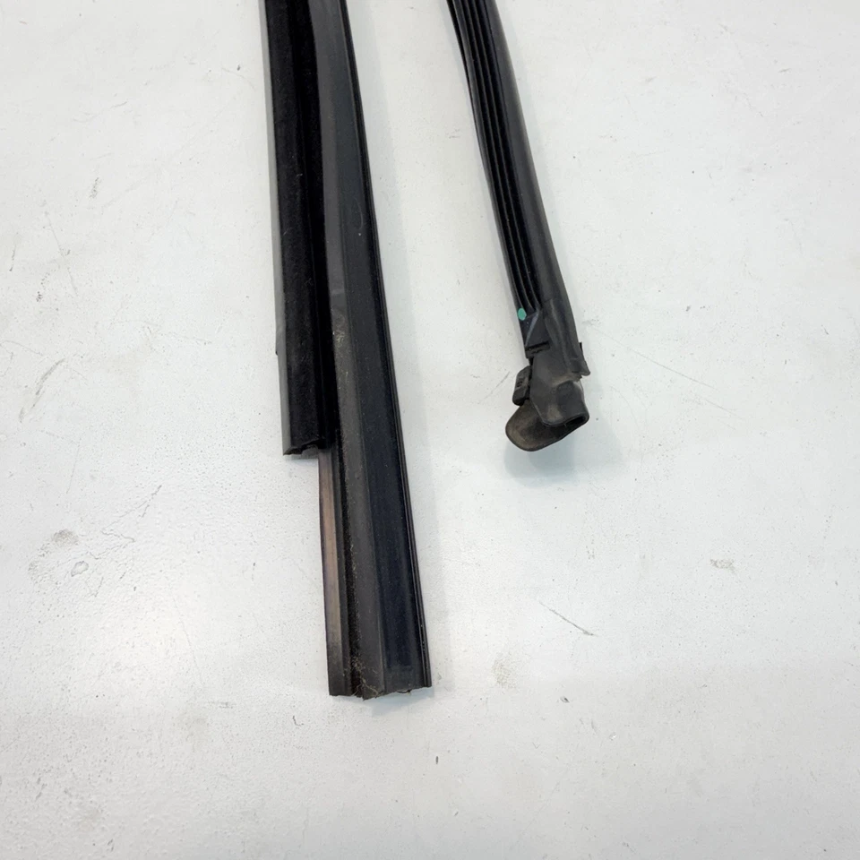 VOLKSWAGEN TIGUAN 2018-2024 VENTANA TRASERA DERECHA CRISTAL SELLO CANAL OEM Foto 2 de 4