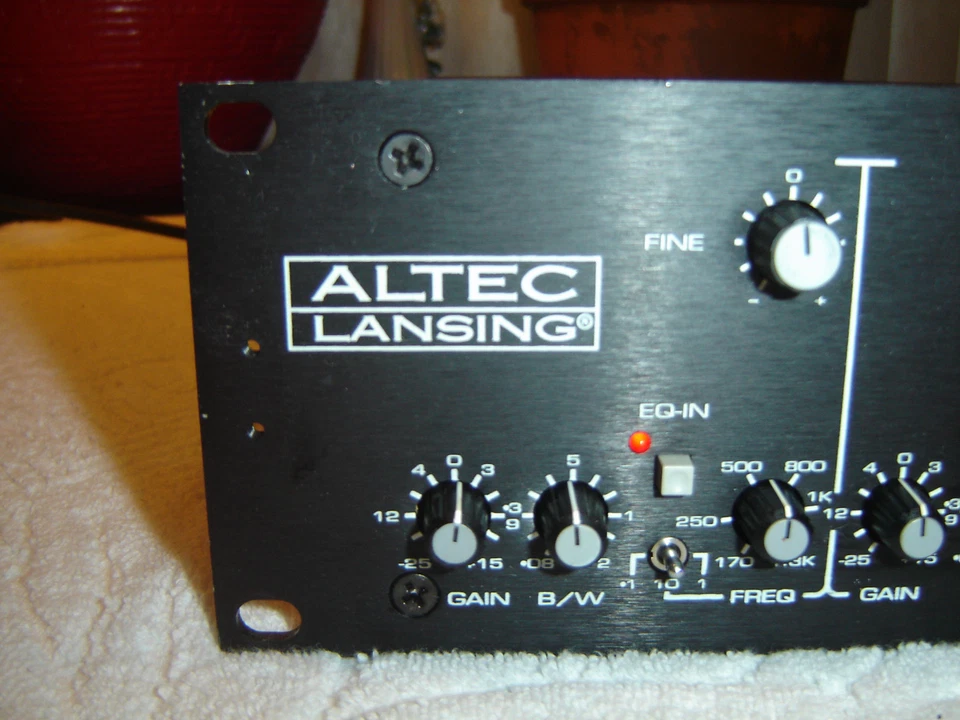 Altec Lansing 1905A Klark Teknik, Pair 5 Band Parametric Equalizer, Vintage Rack - Image 2 of 4
