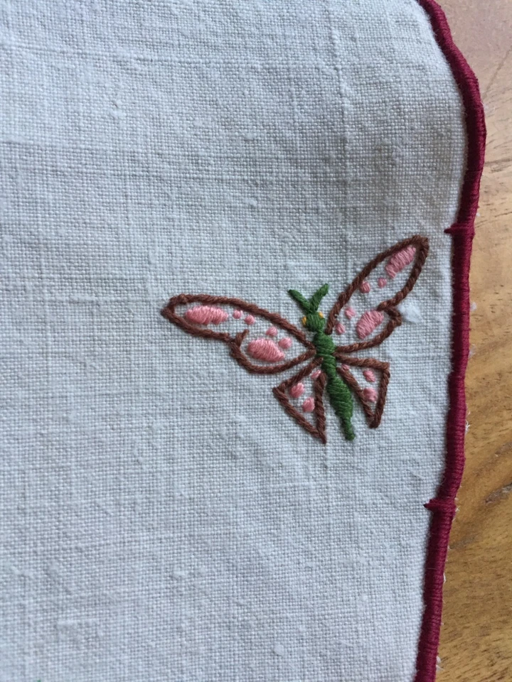 ancien napperon rond toile de lin brodé main de pensées : 46 cm ( réf: C86) - Photo 3/3