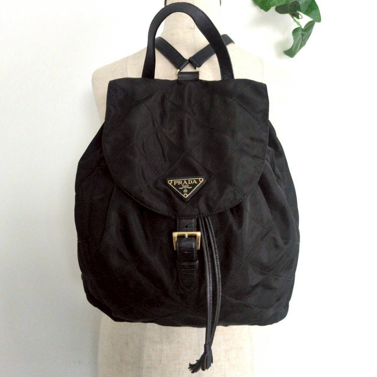 Good Condition PRADA Quilted Nylon Saffiano Leather Vintage Drawstring Backpack thumbnail 9