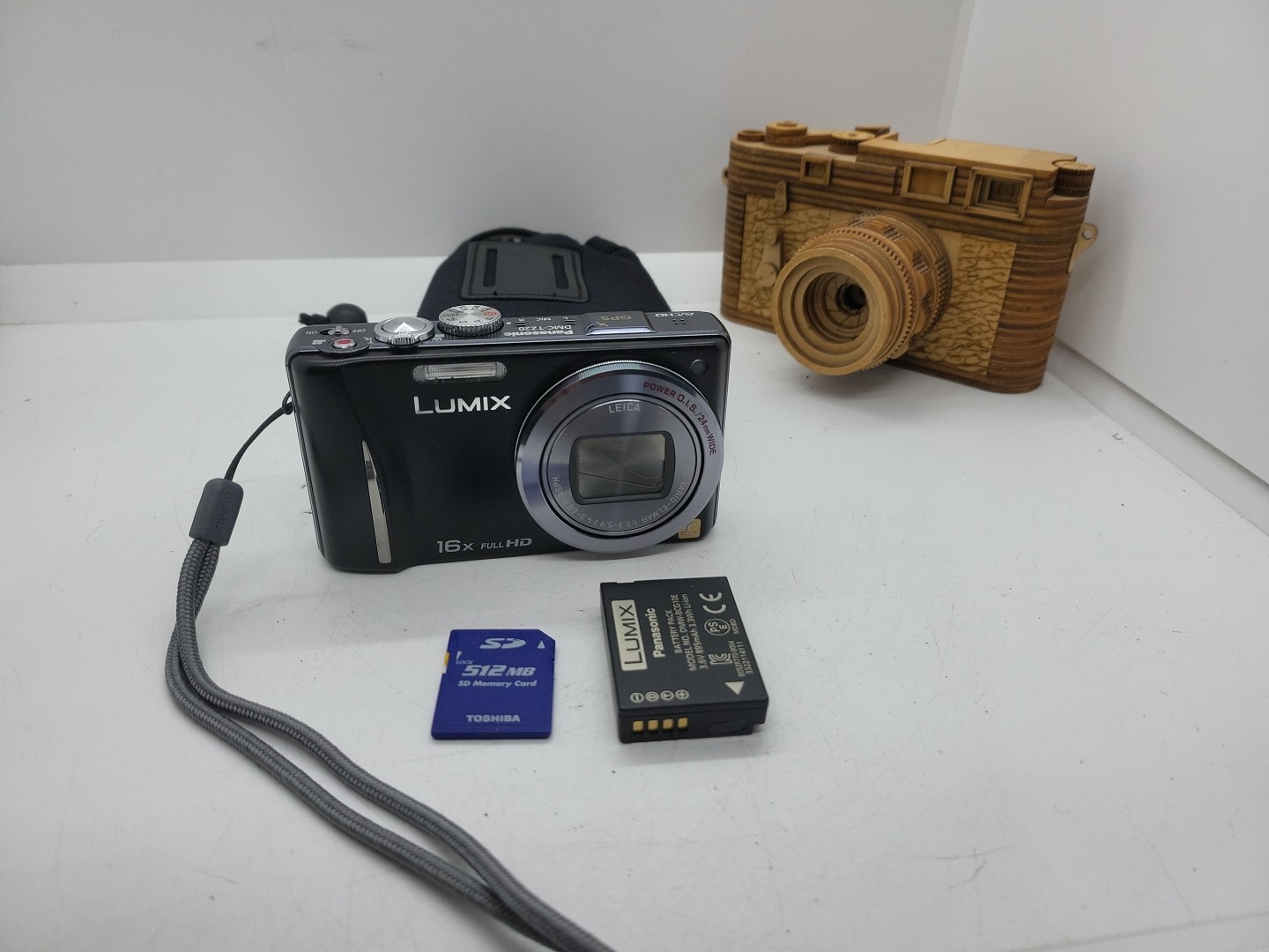 Panasonic Lumix DMC-TZ20 14.1MP Digital Tested.Absolutely Lovely Condition